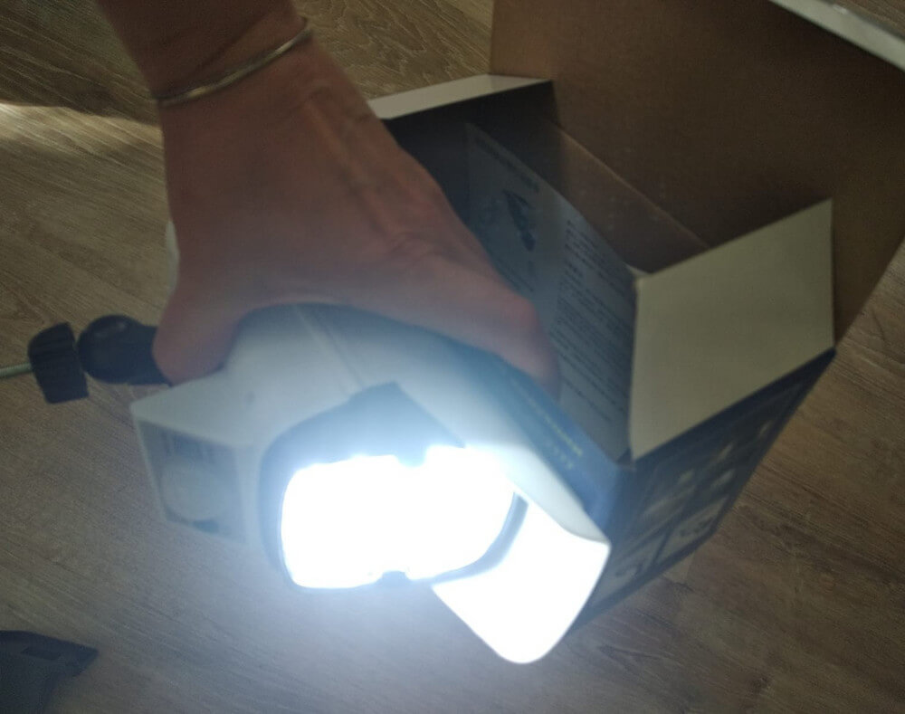 Ліхтар на сонячній батареї LED
